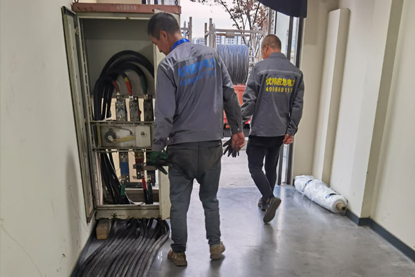 平舆柴油发电机组的输出电压调节方式对设备性能有哪些影响？